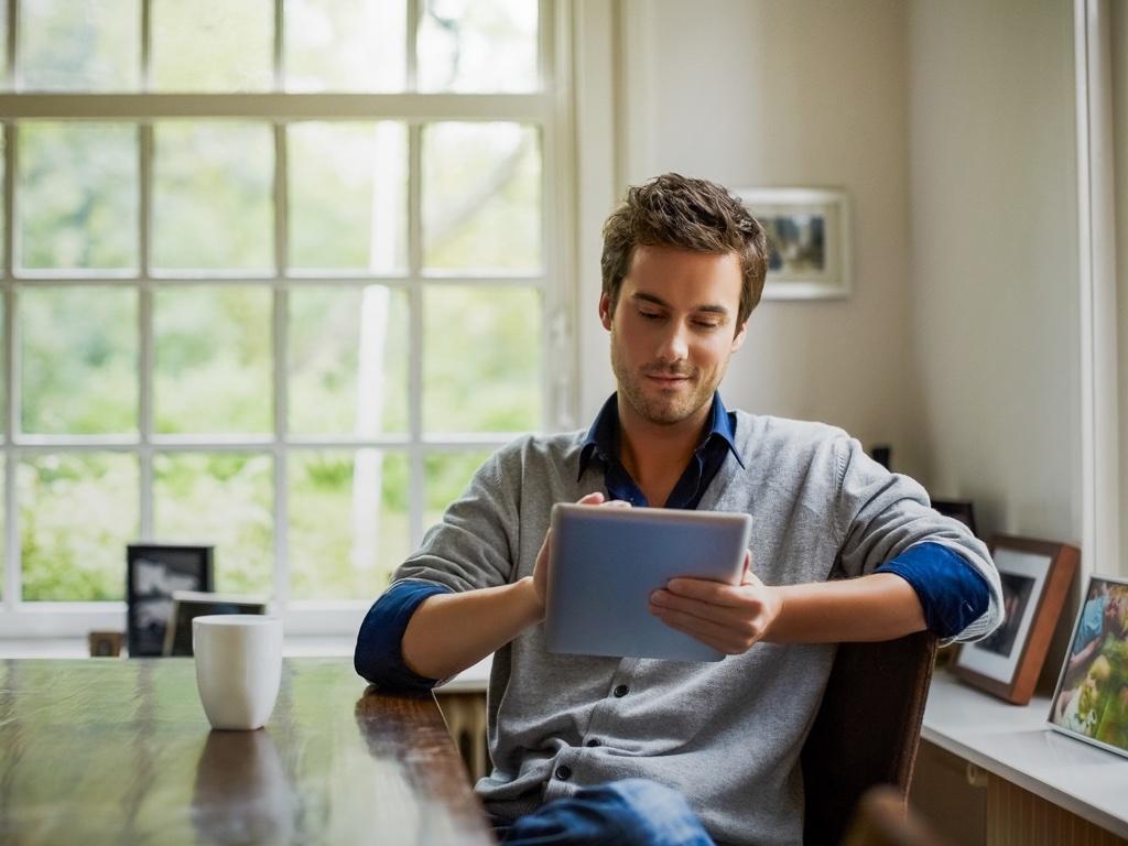 Man20sitting20with20tablet